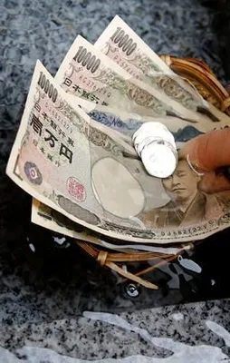 Sokakta tam 35 milyon dolar buldular