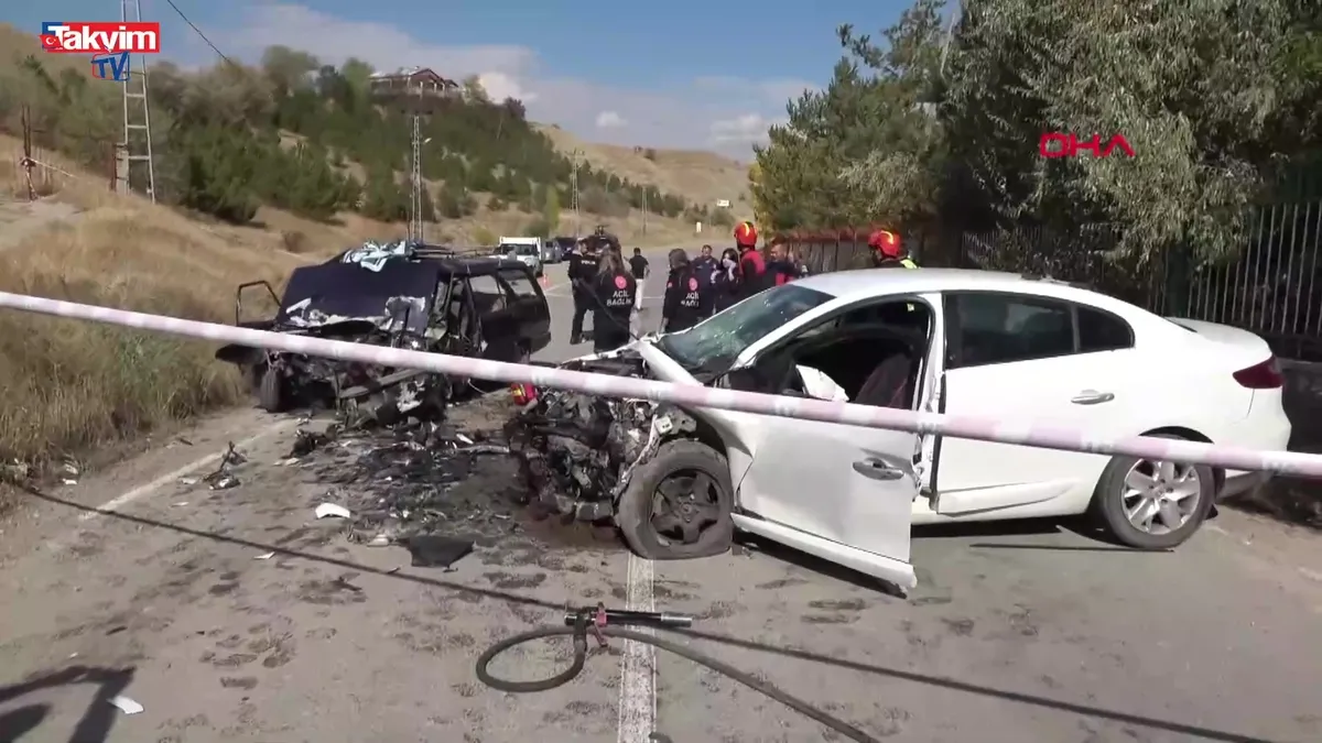 Sivas'ta otomobiller çarpıştı