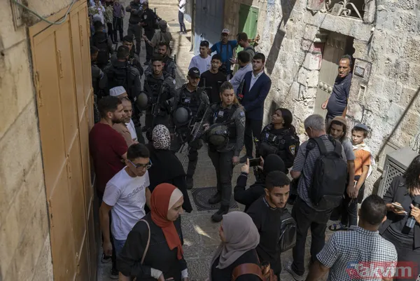 Siyonist işgalcilerden İsrail polisi eşliğinde Mescid-i Aksa'ya alçak baskın - 18