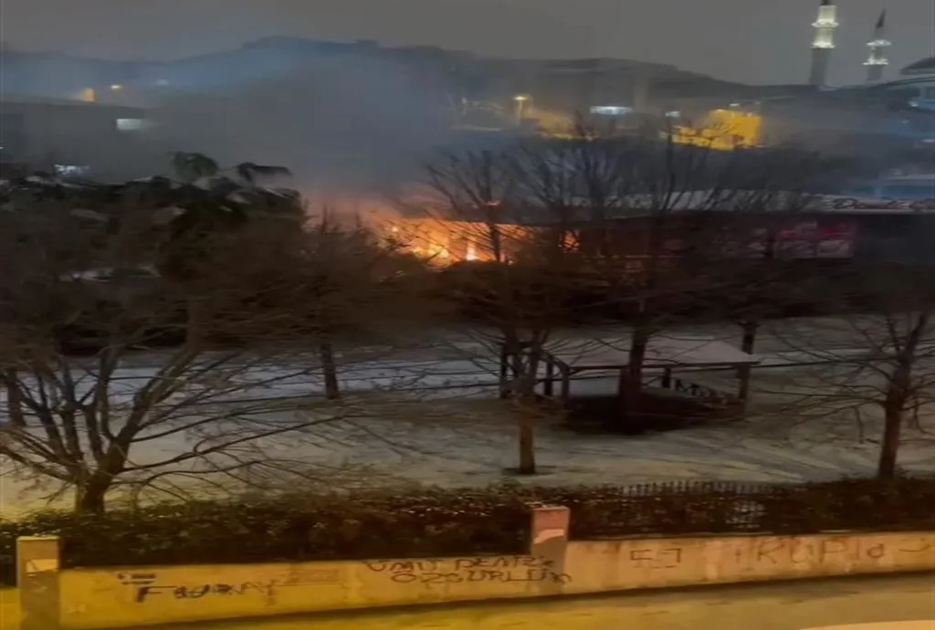 Esenyurt’ta yangın paniği