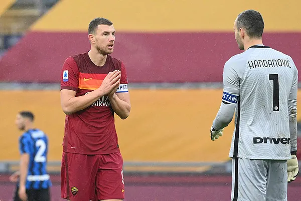 1622626715801.jpg SON DAKİKA! Beşiktaş ve Fenerbahçe'nin gündemindeki Edin Dzeko İstanbul'da-2