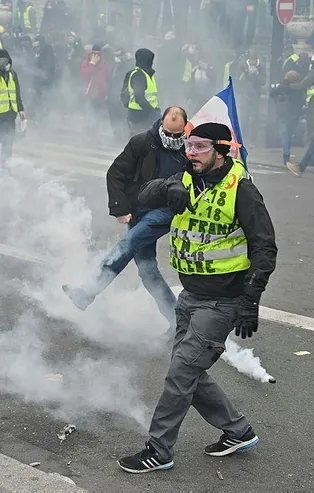 Sarı Yelekliler bu kez İngiltere’de sokağa iniyor