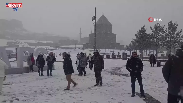 Kars’ta yoğun kar yağışı