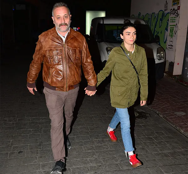 Hazar Ergüçlü ile görüntülenen Onur Ünlü: Hep yakalanıyoruz! - 4