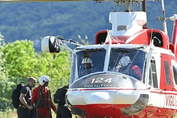 italyadaki-helikopter-kazasinda-flas-karakutu-enkazda-bulunamadi-1655181954786.jpeg