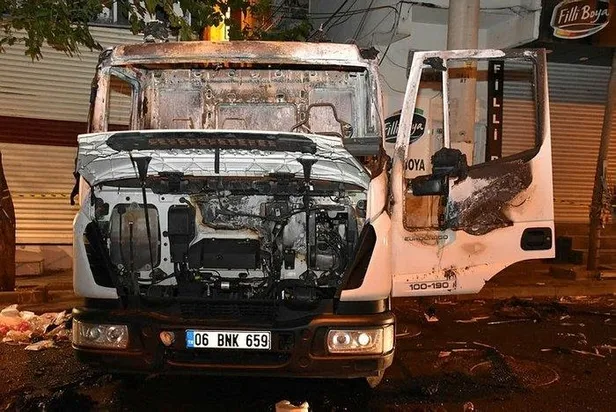 son-dakika-diyarbakir-baglarda-temizlik-aracina-saldirdilar-1595798736042.jpeg Son dakika: Diyarbakır Bağlar'da temizlik aracına saldırdılar!-3