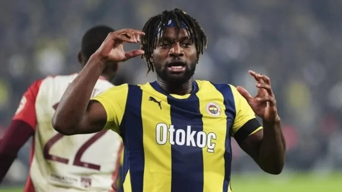 Allan Saint-Maximin yedek kulübesinde!