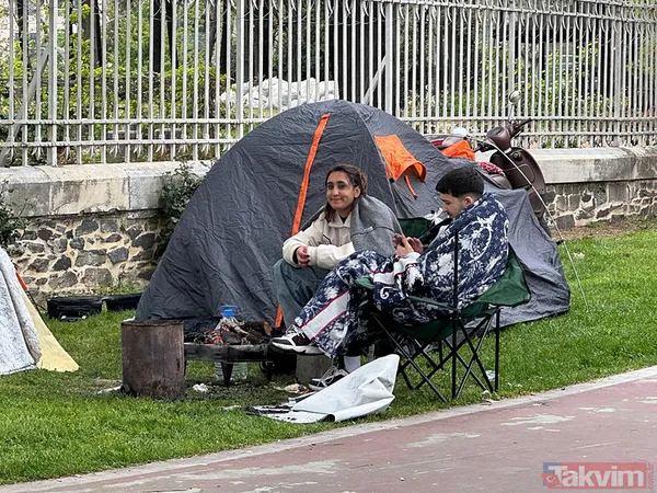 İstanbullu deprem sonrası geceyi dışarıda geçirdi: Parklar bahçeler camiler... - 14