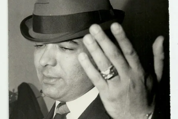 turkiyenin-en-meshur-dolandiricilarindan-dolandirici-raki-hayatini-kaybetti-cenazesine-20-kisi-katildi-1617688711982.jpg Türkiye'nin en meşhur dolandırıcılarından Dolandırıcı Raki hayatını kaybetti! Cenazesine 20 kişi katıldı-3