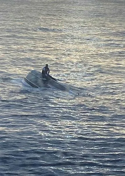 florida-tekne-alabora-oldu-onlarca-insan-kayip-1643145431070.jpeg