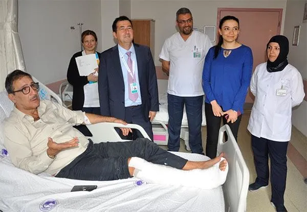 Cem Özer'in ayağı kırıldı-3