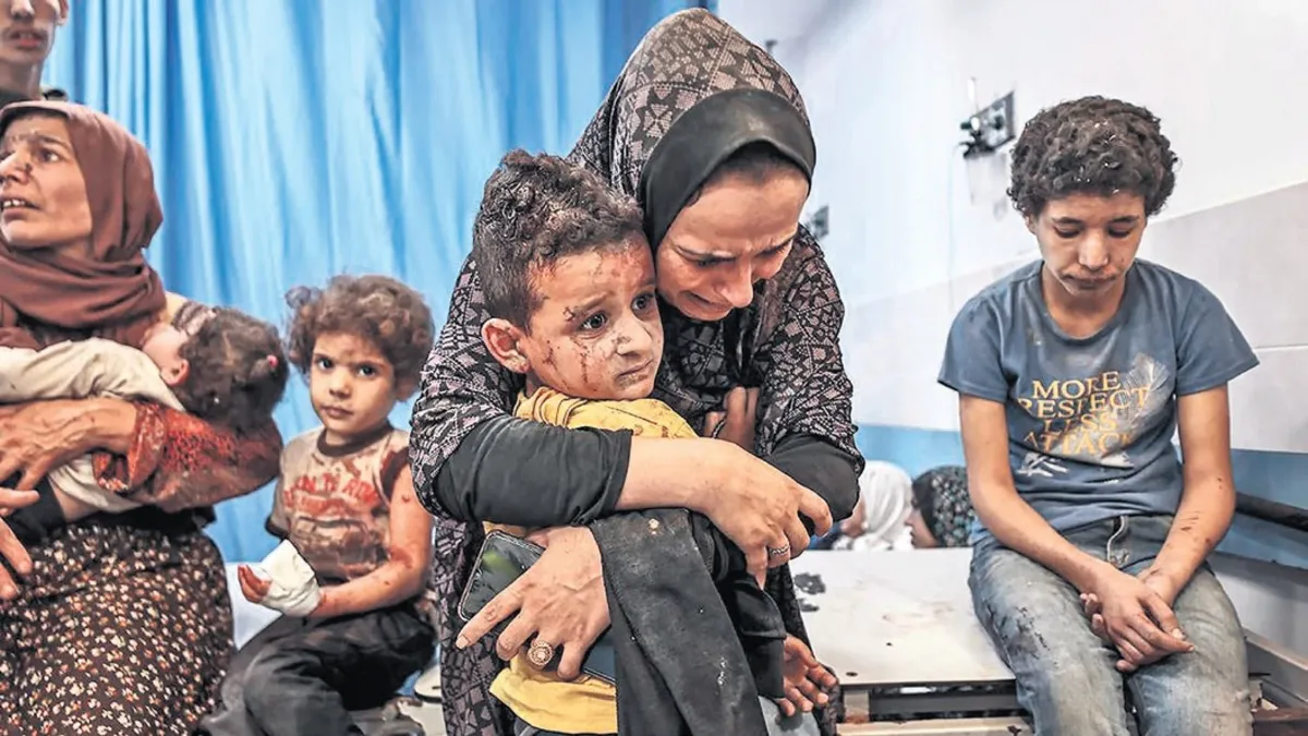 Katil İsrail ordusu Gazze'deki El-Ehli Baptist Hastanesi'ni hastaneyi füzeyle vurdu!