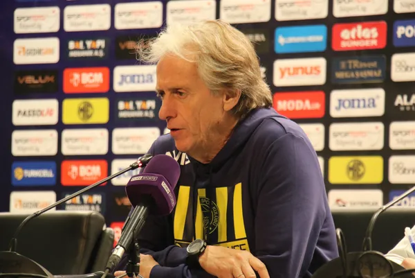 takvimcomtr-duyuruyor-fenerbahce-jorge-jesus-ile-yeni-sozlesme-icin-gorusmelere-basliyor-1666357177375.jpg