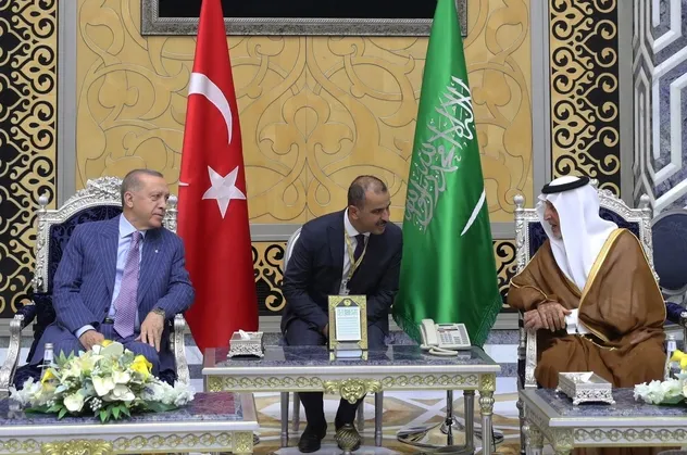 Başkan Erdoğan'dan Suudi Arabistan'a ziyaret! Kral Selman ve Veliaht Prens bin Selman ile görüştü