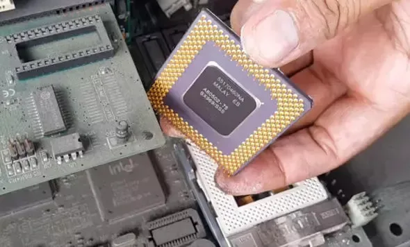 ne-alaka-diyenlerin-hepsi-ters-kose-oldu-bas-kosemizdeki-esyalarin-ici-meger-altinla-kapliymis-1695452949760.jpg Yanı başımızdaki eşyaların içi meğer altınla kaplıymış! Ne alaka diyenlerin hepsi ters köşe oldu!-9