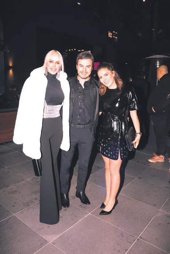 unluler-siklik-yarisina-girdi-aleyna-tilki-ivana-sert-ve-hadise-1577396343321.jpeg Ünlüler şıklık yarışına girdi! Aleyna Tilki, İvana Sert ve Hadise...-4