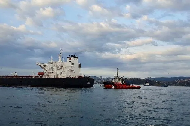 İstanbul Boğazı trafiği askıya alındı! Ham petrol taşıyan tanker...