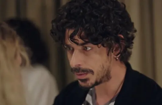 TRT 1'deki Masumlar Apartmanı hakkında son karar verildi! Daha önce bir başrol apar topar gitmişti diğeri için de belirsizlik bitti-9