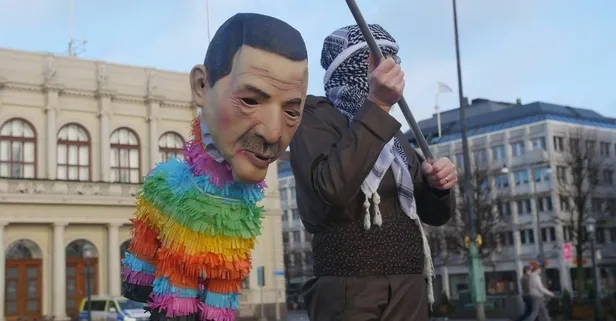 PKK’nın Avrupa’daki mağarası İsveç’ten yeni skandal! Terör seviciler Başkan Erdoğan ve Devlet Bahçeli’nin maketini parçaladı