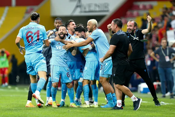 fenerbahce-o-alanda-zirvede-iste-super-ligde-dikkat-ceken-rakamlar-1664785197979.jpg Fenerbahçe 4 büyükleri solladı! İşte Süper Lig'de dikkat çeken rakamlar-4