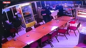 Kütahya'da çayevinde bıçaklı saldırı kamerada