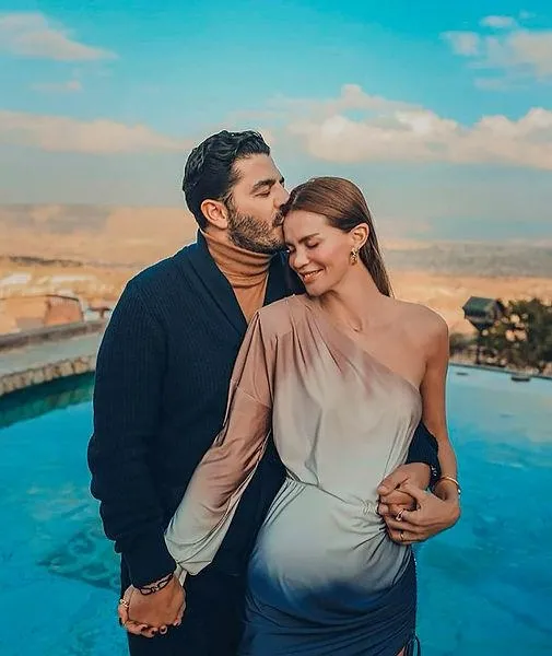 ebru-sallinin-ugur-akkusla-gostermelik-ayriligi-demet-akalin-ile-okan-kurt-bosanmasini-hatirlatti-1647802285838.jpeg Ebru Şallı'nın Uğur Akkuş'la göstermelik ayrılığı Demet Akalın ile Okan Kurt boşanmasını hatırlattı-5