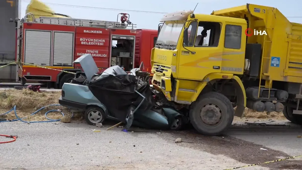 Bal kesir Burhaniye de Feci Trafik Kazas Otomobil Kamyona arpt 3 bal-kesir-burhaniye-de-feci-trafik-kazas-otomobil-kamyona-arpt-3