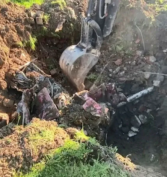 1642509780678.jpg Aydın Kuşadası'nda toprağa gömülü halde bulunan otomobille ilgili kriminal inceleme-2