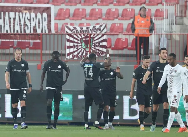 istanbulda-puanlar-paylasildi-umraniyespor-hatayspor-2-2-1672763365808.jpg İstanbul'da puanlar paylaşıldı | Ümraniyespor - Hatayspor: 2-2-4