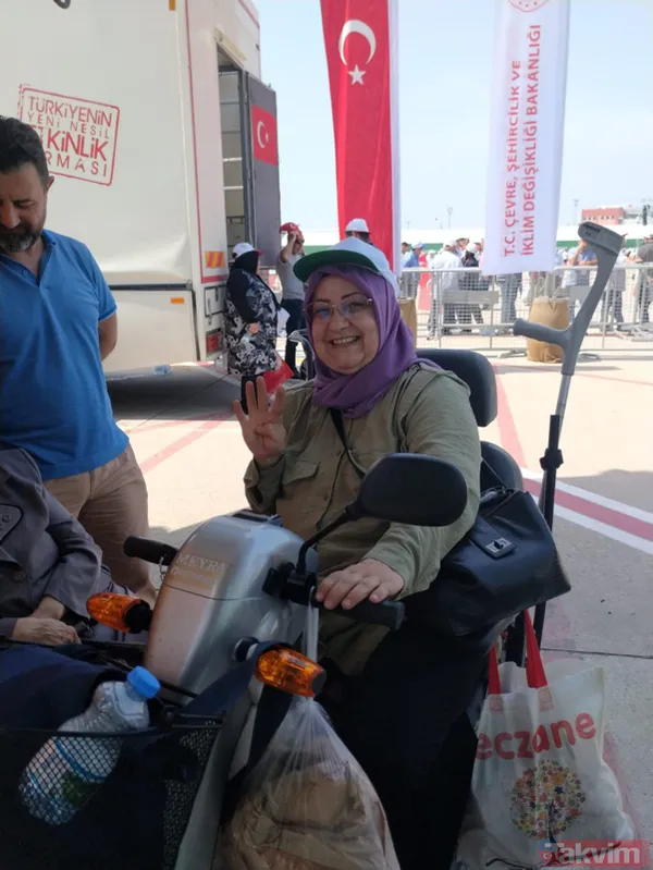 Fethin 569. yılında Atatürk Havalimanı'nda büyük coşku! İlk fidanı Başkan Erdoğan dikti, SOLOTÜRK'ten nefes kesen gösteri - 16