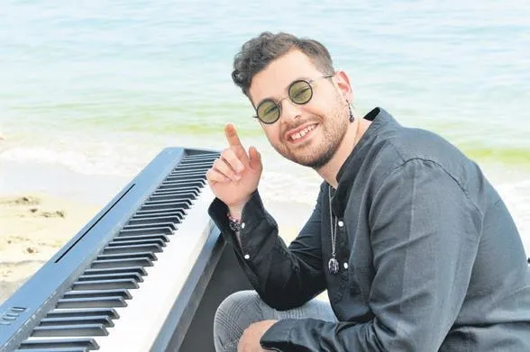 hulya-avsarin-eski-esi-kaya-cilingirogluna-haciz-soku-180-bin-liralik-banka-borcunu-odemeyince-iki-adet-1654888564905.jpeg Hülya Avşar’ın eski eşi Kaya Çilingiroğlu'na haciz şoku! 180 bin liralık banka borcunu ödemeyince iki adet...-4