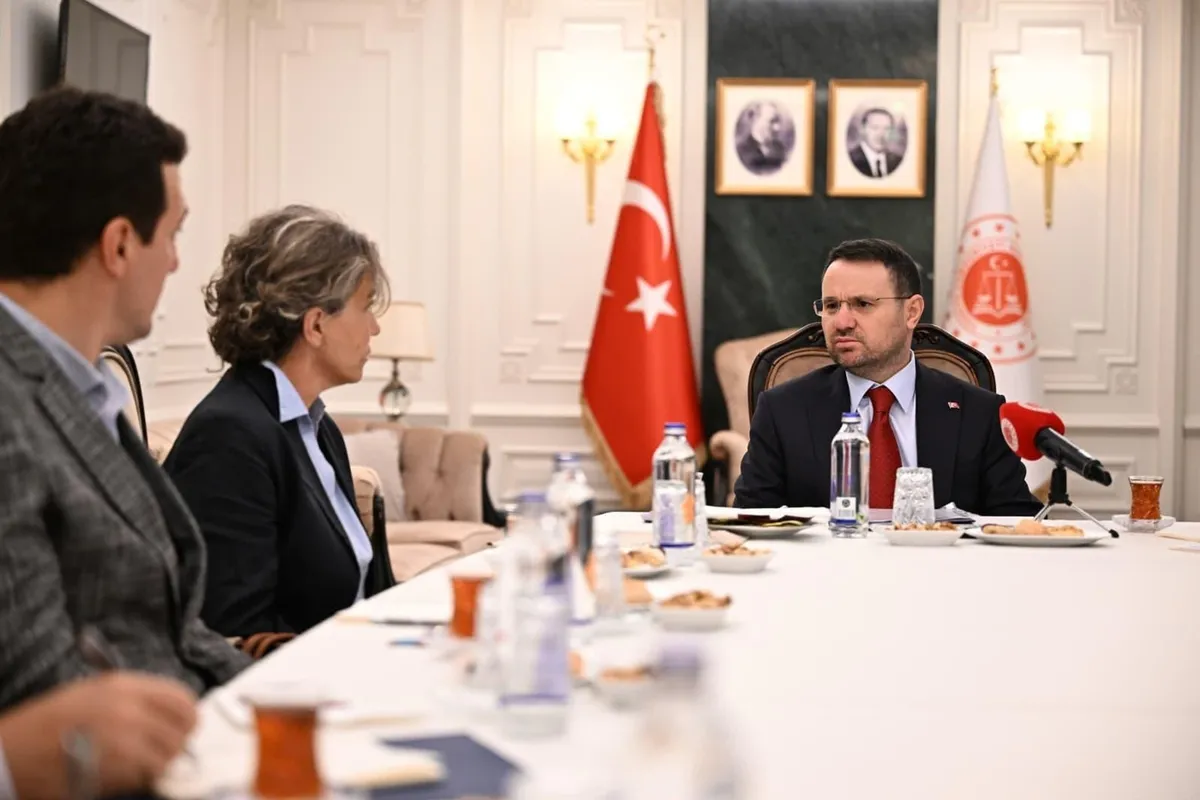 Adalet Bakanı Akın Gürlek, Behçet Oktay'ın ailesiyle bir araya geldi: "Hiçbir husus karanlıkta bırakılmayacaktır"-3