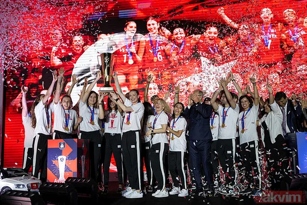 Filenin Sultanları, Avrupa şampiyonluğunu doyasıya kutladı! Vargas "Malatya bulunmaz eşin" türküsüne eşlik etti - 20