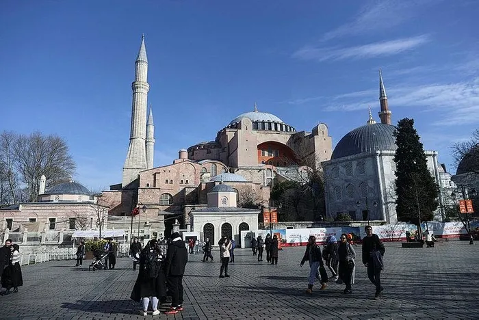 Ayasofya'daki yeni düzenlemede ilk cuma: Yoğunluk azaldı-4