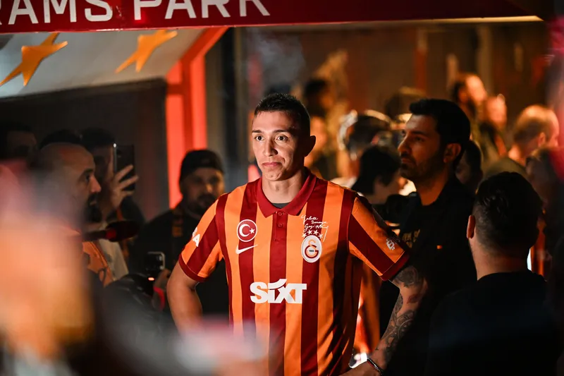 fernando-muslera-galatasaraydan-ayrilacak-mi-futbolu-birakacagi-kulubu-acikladi-1717964448167.jpg Fernando Muslera Galatasaray'dan ayrılacak mı? Futbolu bırakacağı kulübü açıkladı-10