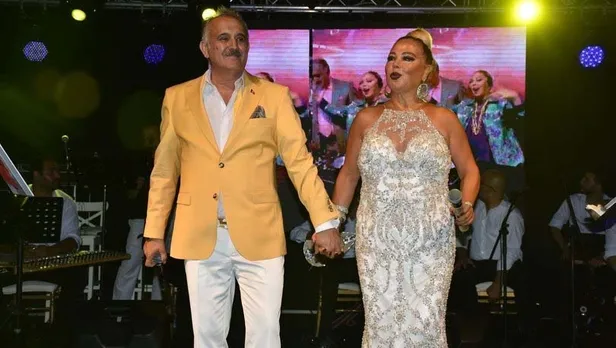 gelinim-mutfakta-yeni-sunucu-safiye-soyman-kimdir-safiye-soyman-kac-yasinda-nereli-iste-esi-ve-cocuklari-1635133763846.jpg Safiye Soyman kaç yaşında, nereli? Gelinim Mutfakta yeni sunucu Safiye Soyman kimdir? İşte eşi ve çocukları!-4