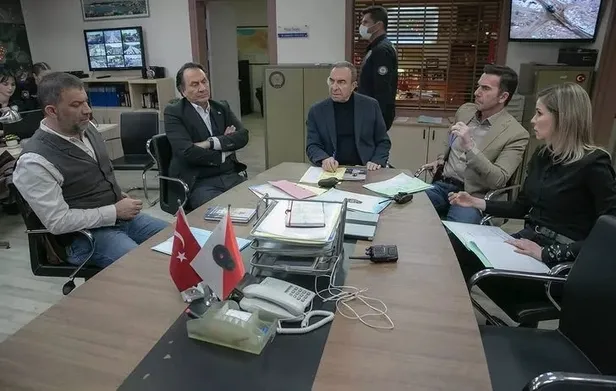 sadakatsiz-dizisinin-yerini-dolduracak-gumbur-gumbur-geliyor-oyuncu-kadrosu-belli-oldu-1655153283880.jpeg Rıza Baba'nın gözünün nuruydu! 'İyi ki yollarımız kesişti' 16 yıldır kesintisiz yayınlanan Arka Sokaklar dizisinden ayrıldı!-2