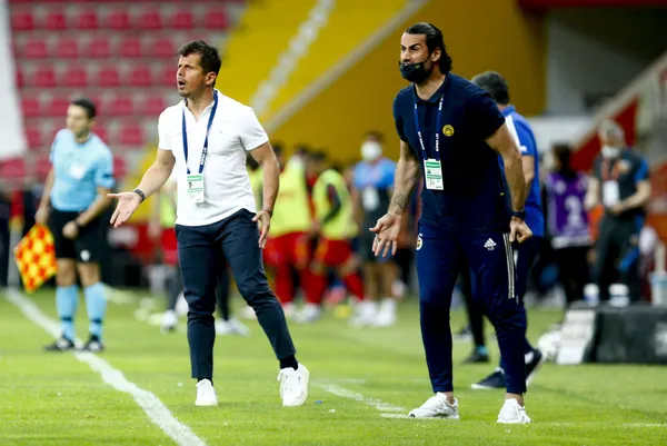 son-dakika-basaksehirde-emre-belozoglu-donemi-teknik-direktor-olarak-geri-dondu-1633267885257.jpg SON DAKİKA: Başakşehir'de Emre Belözoğlu dönemi! Teknik direktör olarak geri döndü-5