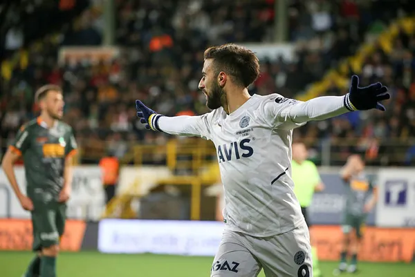 1647418705270.jpg Fenerbahçe'nin yıldızı Avrupa'nın zirvesinde! Eleştiri oklarının hedefindeydi taraftarın gözüne girdi-4