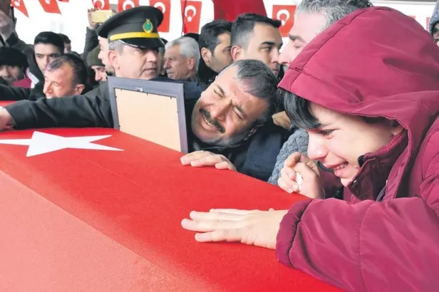 İdlib kahramanları, son yolculuklarına uğurlandı! Şehit babası Saylak: Rahat uyu oğlum intikamınız alındı-2