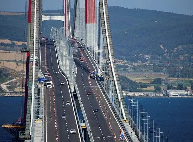 agustosta-tamamlanacak-1915-canakkale-koprusunde-kedi-yolunun-sokumune-baslandi-1655548430502.jpeg Ağustos'ta tamamlanacak! 1915 Çanakkale Köprüsü'nde "kedi yolu"nun sökümüne başlandı-2