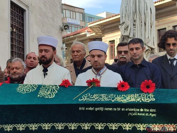 Oğlu açıkladı: Engin Çağlar'ın o isteği gerçek oldu! Nuri Alço'dan Ediz Hun'a dostları cenaze törenine akın etti - 4