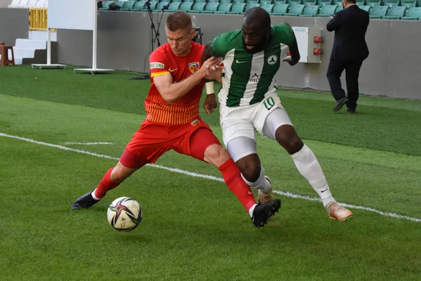 giresunspor-evinde-kayserisporla-1-1-berabere-kaldi-1632659441921.jpg Giresunspor evinde Kayserispor'la 1-1 berabere kaldı-4