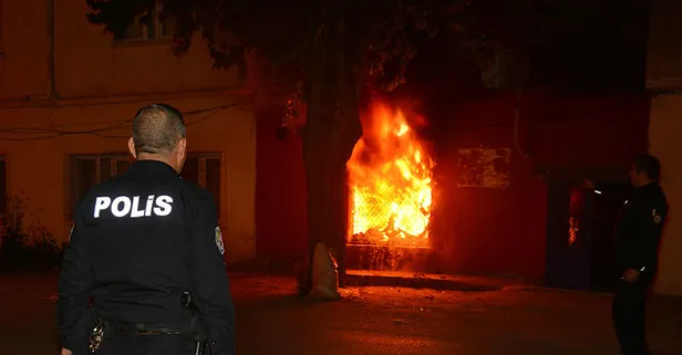 Evi ateşe verip kendisini içeri kapattı!