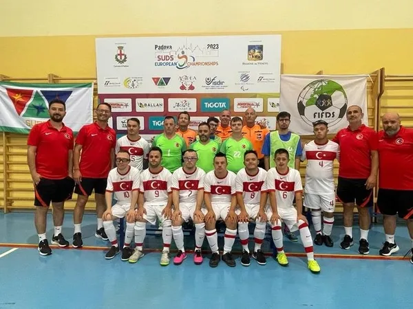 down-sendromlu-ozel-futsal-milli-takimi-final-macinda-portekizi-devirdi-avrupa-sampiyonu-oldu-1694282040602.jpeg Down Sendromlu Özel Futsal Milli Takımı Avrupa şampiyonu!-2