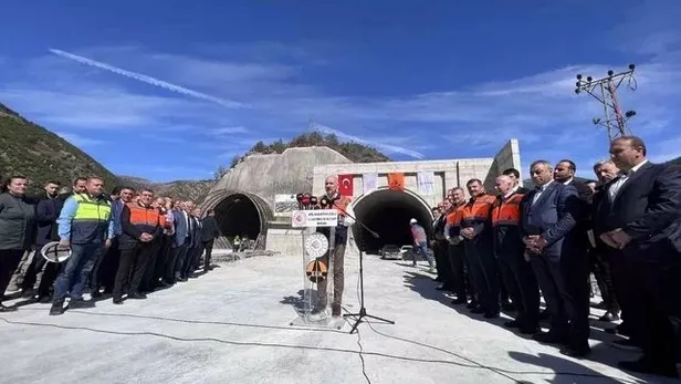 bakan-acilis-tarihini-acikladi-yeni-zigana-tuneli-ne-zaman-acilacak-zigana-gumushane-trabzon-tuneli-kac-km-han-1665140110161.jpeg