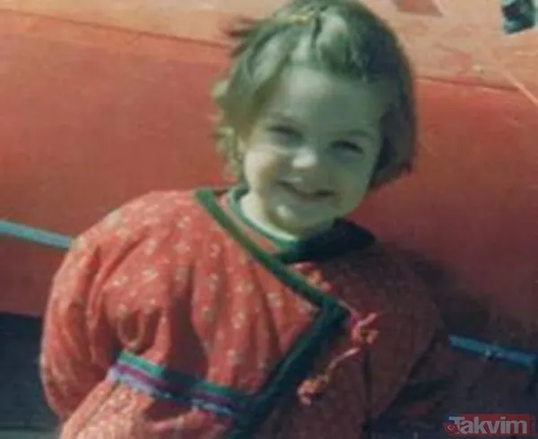 Masum Gülümsemesi Ve Işıltılı Gözleriyle Poz Verdiği Bu Kareyle Şimdi Ekranların En Çok Konuşulan Oyuncularından Biri Oldu.