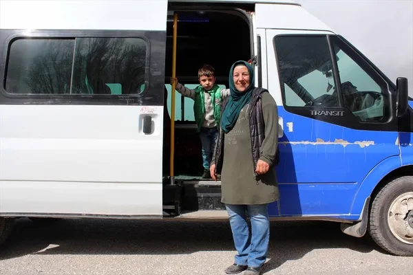 Dolmuş şoförü "Nefise abla" Ercişlilerin gururu oldu-2