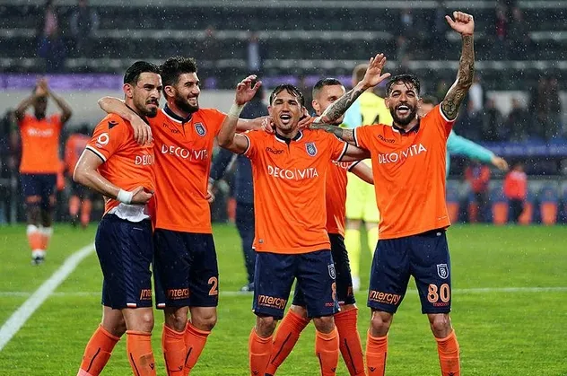 Son dakika transfer haberi: Göztepe, Başakşehir’in tecrübeli oyuncusu Mossoro ile anlaştı