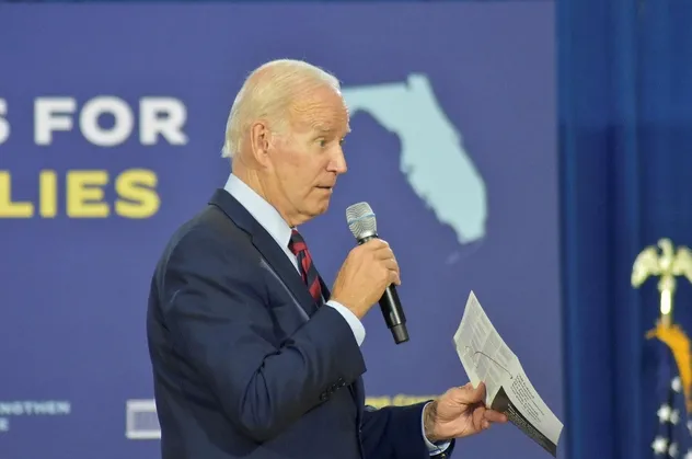 Dünya Joe Biden'ın sözlerini konuşuyor! Şimdi de ölülerle iletişimde